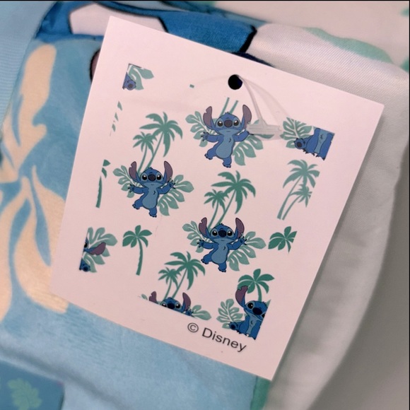🆕 Disney “Stitch” Hawaiian Floral Graphic Minky-Lined Puffy Quilted Blanket - Picture 5 of 12